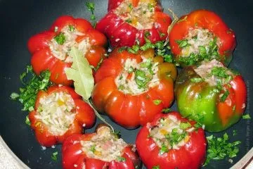Гогошари фаршировані м'ясом і тушковані зі сметаною (фаршировані) Гогошари фаршировані м'ясом і тушковані зі сметаною
