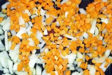 Гогошари фаршировані м'ясом і тушковані зі сметаною (гогошари) Гогошари фаршировані м'ясом і тушковані зі сметаною