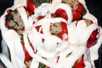 Гогошари фаршировані м'ясом і тушковані зі сметаною (м'ясом) Гогошари фаршировані м'ясом і тушковані зі сметаною