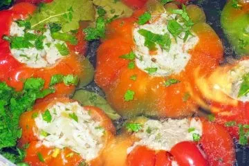 Гогошари фаршировані м'ясом і тушковані зі сметаною (тушковані) Гогошари фаршировані м'ясом і тушковані зі сметаною