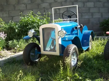 Дитячі педальні машинки
