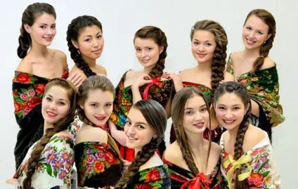 Дівчата з косами і російська коса в історії