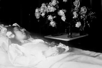 Фотографії мертвих на пам'ять дивні речі вікторіанської епохи (фотографії) Фотографії мертвих на пам'ять дивні речі вікторіанської епохи