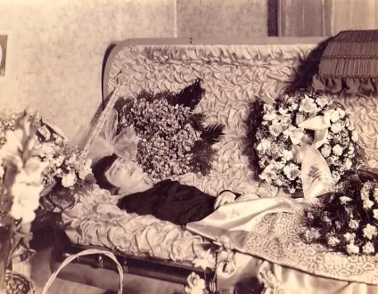 Фотографії мертвих на пам'ять дивні речі вікторіанської епохи (епохи) Фотографії мертвих на пам'ять дивні речі вікторіанської епохи