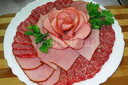 Як накрити святковий стіл чоловікам для жінок на 8 березня (з фото) (стіл) Як накрити святковий стіл чоловікам для жінок на 8 березня (з фото)