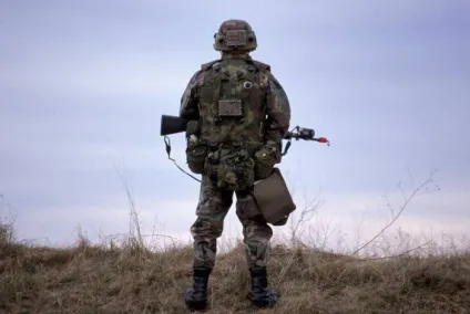 Який граничний вік перебування на військовій службі (службі) Який граничний вік перебування на військовій службі