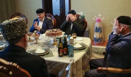 Як святкують традиційні чеченські весілля в грізному (33 фото) - Трініксі (протягом) Як святкують традиційні чеченські весілля в грізному (33 фото) - Трініксі