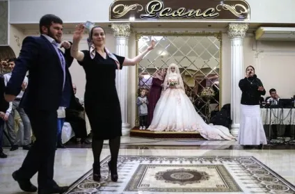 Як святкують традиційні чеченські весілля в грізному (33 фото) - Трініксі (стакан) Як святкують традиційні чеченські весілля в грізному (33 фото) - Трініксі