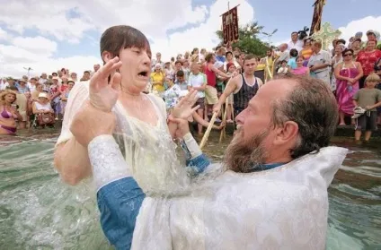 Як правильно хреститися в церкві і коли краще це зробити (краще) Як правильно хреститися в церкві і коли краще це зробити
