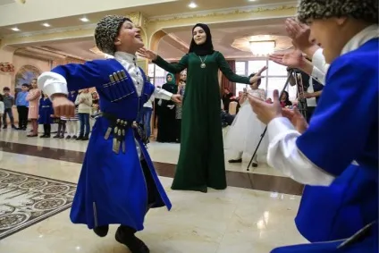 Як святкують традиційні чеченські весілля в грізному (33 фото) - Трініксі (час) Як святкують традиційні чеченські весілля в грізному (33 фото) - Трініксі