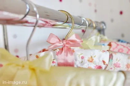 Як розкласти речі в шафі