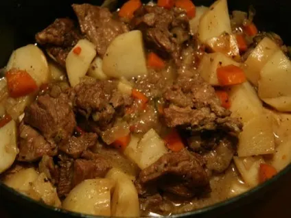 Картопля тушкована з копченими реберцями (реберцями) Картопля тушкована з копченими реберцями