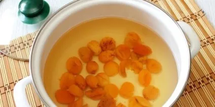 Компот з кураги (простий, з чорносливом, з родзинками) рецепти (компот з кураги рецепт) Компот з кураги (простий, з чорносливом, з родзинками) рецепти