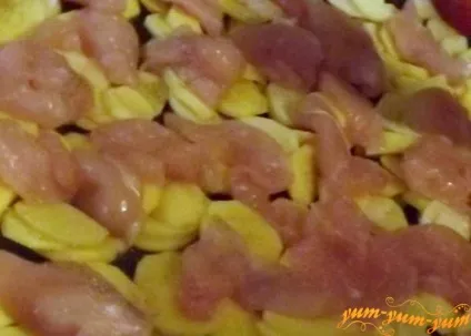 Куряче філе запечене з овочами в духовці
