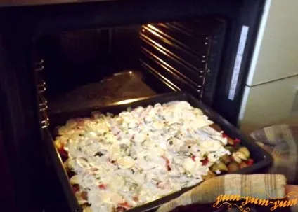 Куряче філе запечене з овочами в духовці