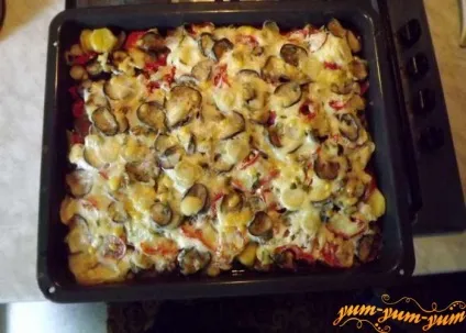 Куряче філе запечене з овочами в духовці