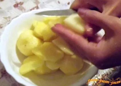 Куряче філе запечене з овочами в духовці