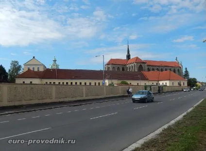 Кутна гора як дістатися з Праги самостійно поїздом