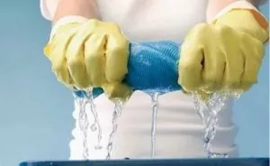 Чому з'являється і як позбутися від грибка на стелі