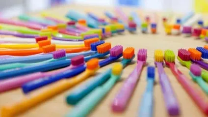 Механічна чистка зубів в домашніх умовах