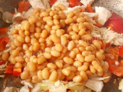 Мексиканські буріто з квасолею і куркою (квасолею) Мексиканські буріто з квасолею і куркою