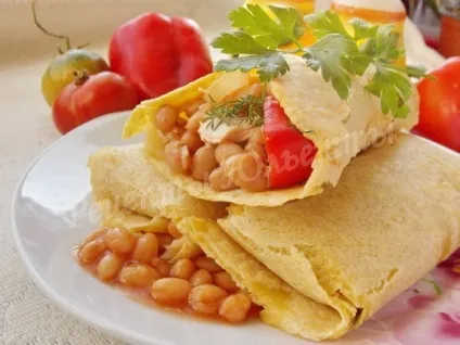 Мексиканські буріто з квасолею і куркою (буріто квасолею куркою) Мексиканські буріто з квасолею і куркою