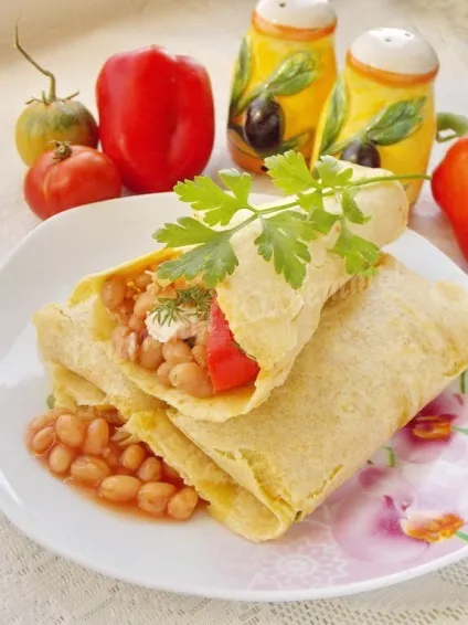 Мексиканські буріто з квасолею і куркою (мексиканські) Мексиканські буріто з квасолею і куркою