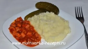 Молода картопля, запечена в мультиварці