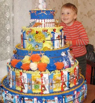 Багатоярусний торт з смачненького для садка, мітки сік, день, народження (торт) Багатоярусний торт з смачненького для садка, мітки сік, день, народження