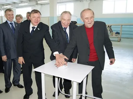 Молоде покоління не знає про фабрику «зоря» і Хубулава, а ми знаємо (молоде) Молоде покоління не знає про фабрику «зоря» і Хубулава, а ми знаємо