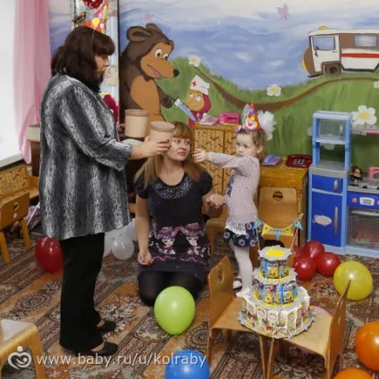 Багатоярусний торт з смачненького для садка, мітки сік, день, народження (торт) Багатоярусний торт з смачненького для садка, мітки сік, день, народження