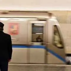 Москва, новини, чоловік вижив після падіння на рейки на станції метро - Воробйови гори (падіння) Москва, новини, чоловік вижив після падіння на рейки на станції метро - Воробйови гори