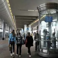 Москва, новини, чоловік вижив після падіння на рейки на станції метро - Воробйови гори (москві) Москва, новини, чоловік вижив після падіння на рейки на станції метро - Воробйови гори