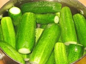 На скільки замочувати огірки перед засолкою (замочувати огірки) На скільки замочувати огірки перед засолкою