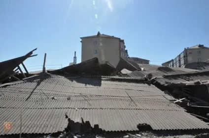 Обвалився аварійний будинок в Караганді, побудований на кошти пайовиків (фото) (конструкцій) Обвалився аварійний будинок в Караганді, побудований на кошти пайовиків (фото)