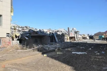 Обвалився аварійний будинок в Караганді, побудований на кошти пайовиків (фото) (124квартірний) Обвалився аварійний будинок в Караганді, побудований на кошти пайовиків (фото)