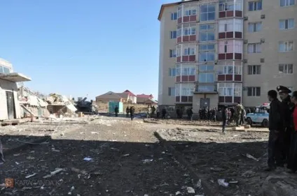 Обвалився аварійний будинок в Караганді, побудований на кошти пайовиків (фото) (конструкцій) Обвалився аварійний будинок в Караганді, побудований на кошти пайовиків (фото)