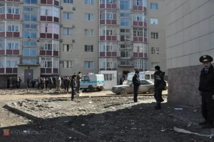 Обвалився аварійний будинок в Караганді, побудований на кошти пайовиків (фото) (мікрорайоні) Обвалився аварійний будинок в Караганді, побудований на кошти пайовиків (фото)