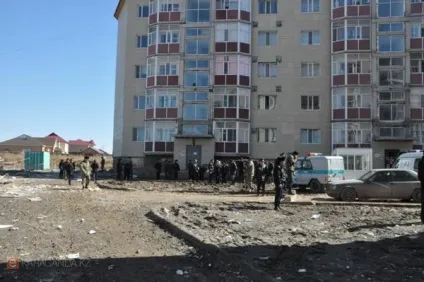 Обвалився аварійний будинок в Караганді, побудований на кошти пайовиків (фото) (нагадаємо) Обвалився аварійний будинок в Караганді, побудований на кошти пайовиків (фото)