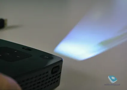 Огляд кишенькового мультимедійного центру (проектора) philips picopix