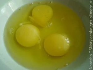 Омлет з грибами і помідорами