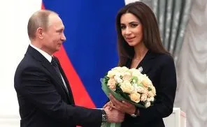 Через звань Анни Нетребко і Зари розгорілися скандали - вільна преса - шоу бізнес (Нетребко) Через звань Анни Нетребко і Зари розгорілися скандали - вільна преса - шоу бізнес