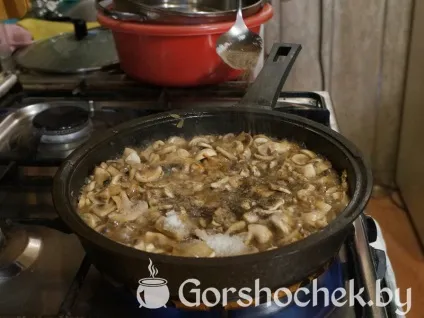 Відкритий французький пиріг «киш лорен» з куркою і грибами (покроковий рецепт з фото)