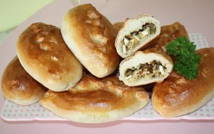 Пиріжки з солоними огірками