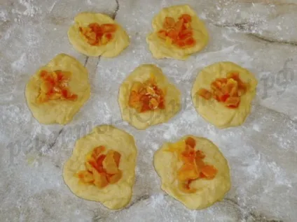 Пиріжки з курагою рецепт (рецепт пиріжків з курагою) Пиріжки з курагою рецепт
