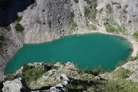 Чому вода в водоймах буває синя, зелена, жовта і навіть червоного кольору (вода) Чому вода в водоймах буває синя, зелена, жовта і навіть червоного кольору