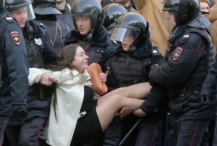 Чому качечки і кросівки стали символами протестів вУкаіни (стали) Чому качечки і кросівки стали символами протестів вУкаіни