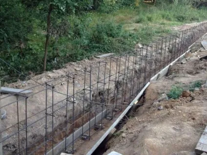 Підпірна стінка з каменю і бетону - технологія виготовлення своїми руками (підпірна) Підпірна стінка з каменю і бетону - технологія виготовлення своїми руками