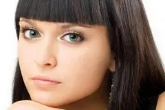 Зачіски на середні волосся з чубчиком фото, варіанти, поради (середні) Зачіски на середні волосся з чубчиком фото, варіанти, поради