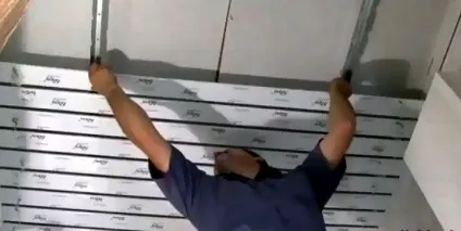 Рейковий підвісна стеля в ванну для ванної своїми руками, відео монтажу (рейковий) Рейковий підвісна стеля в ванну для ванної своїми руками, відео монтажу